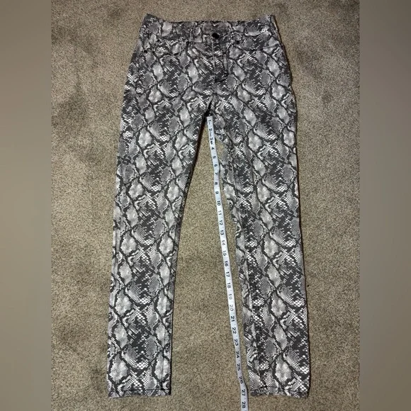 Seven 7 Stylish Snake Print Skinny Jeans - size 8. - Picture 1 of 10